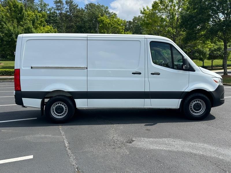 Mercedes-Benz Sprinter Cargo Van 1500 Standard Roof I4 144" RWD 2022