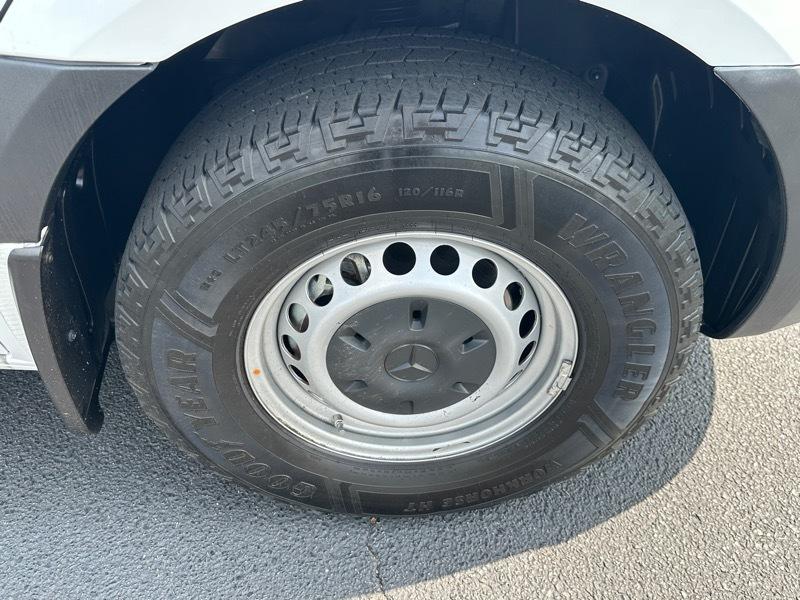 Mercedes-Benz Sprinter Cargo Van 1500 Standard Roof I4 144" RWD 2022