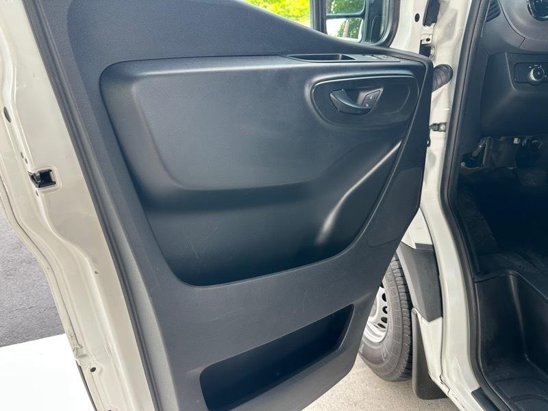 Mercedes-Benz Sprinter Cargo Van 1500 Standard Roof I4 144" RWD 2022