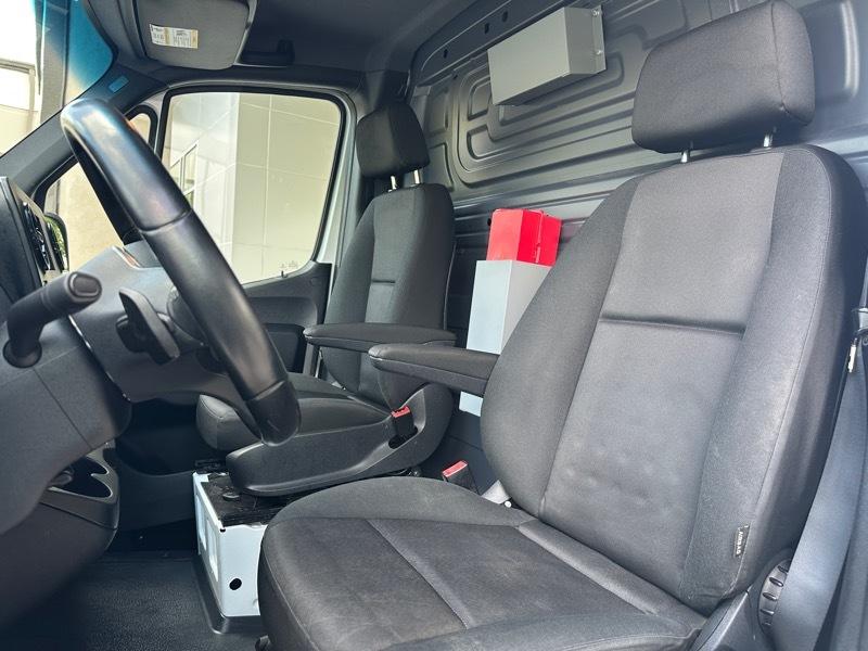 Mercedes-Benz Sprinter Cargo Van 1500 Standard Roof I4 144" RWD 2022