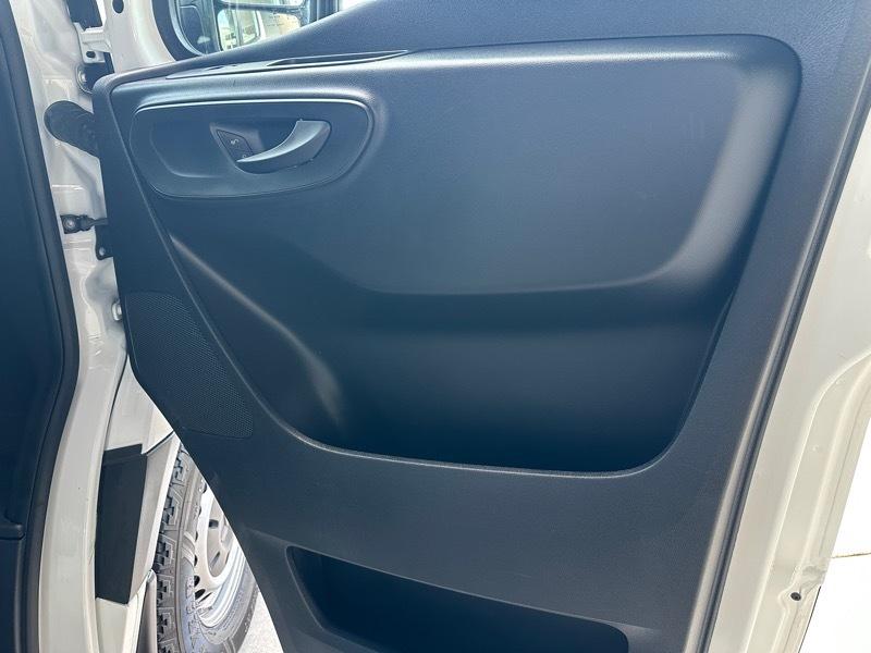 Mercedes-Benz Sprinter Cargo Van 1500 Standard Roof I4 144" RWD 2022