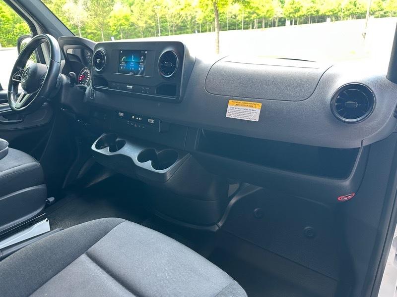 Mercedes-Benz Sprinter Cargo Van 1500 Standard Roof I4 144" RWD 2022