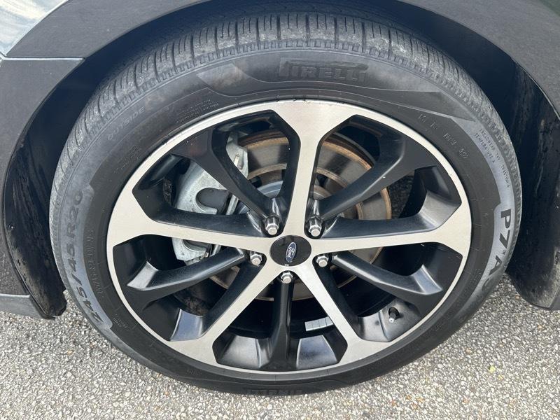 Ford Taurus 4dr Sdn SHO AWD 2015