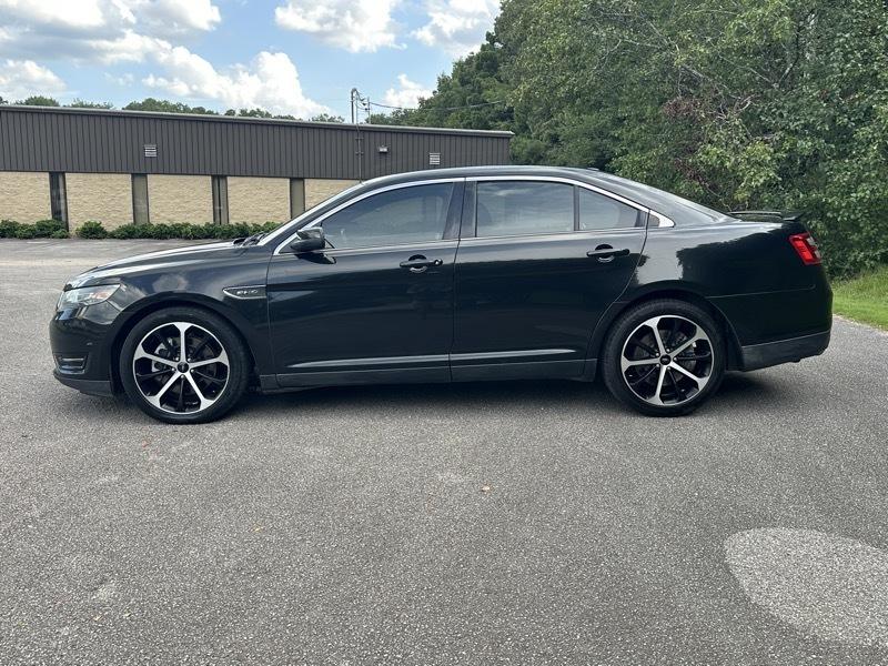 Ford Taurus 4dr Sdn SHO AWD 2015