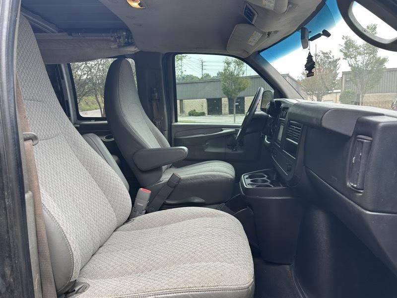 Chevrolet Express Passenger RWD 3500 155" LT 2010