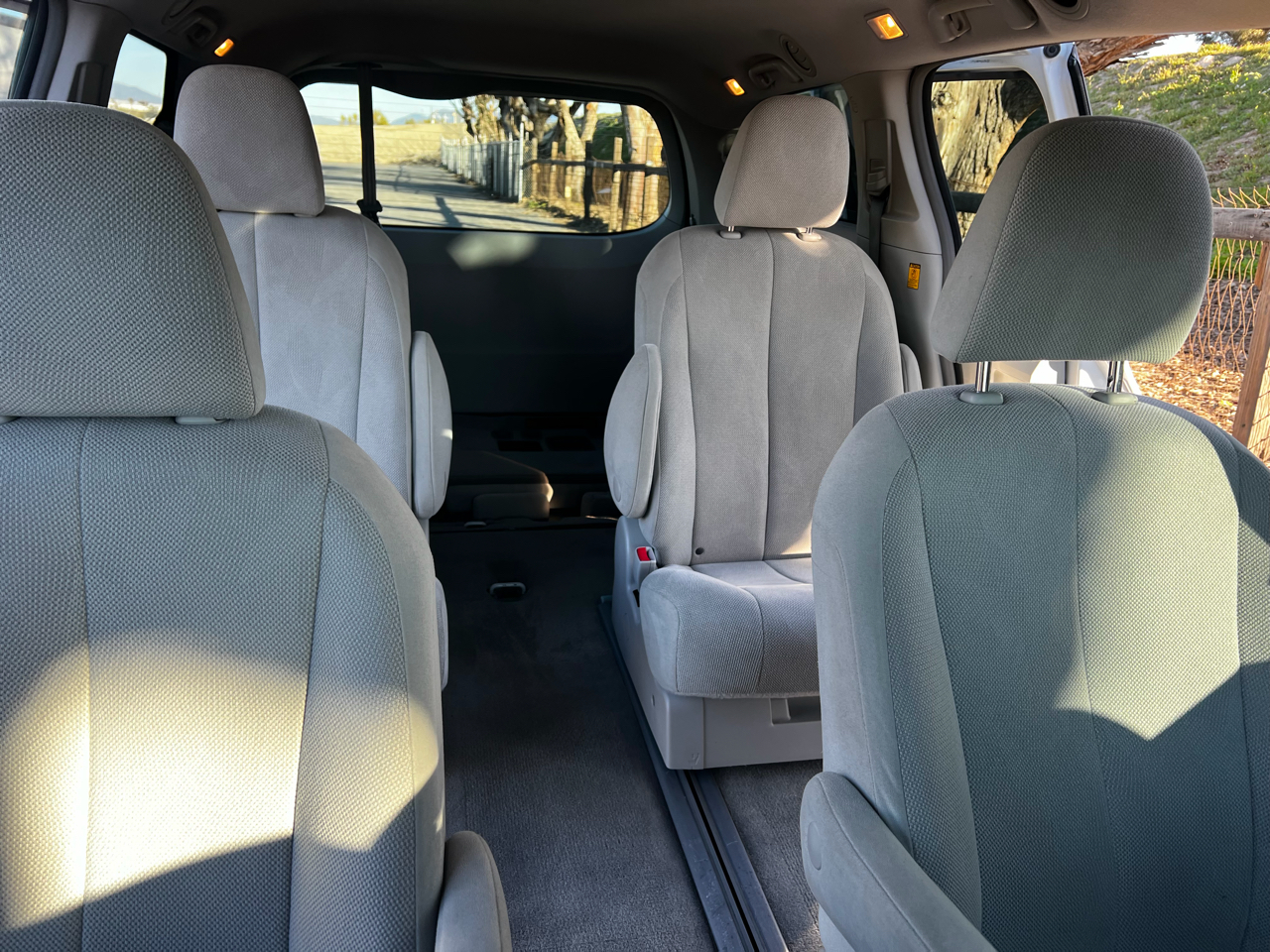 Toyota Sienna FWD 7-Passenger V6 2013