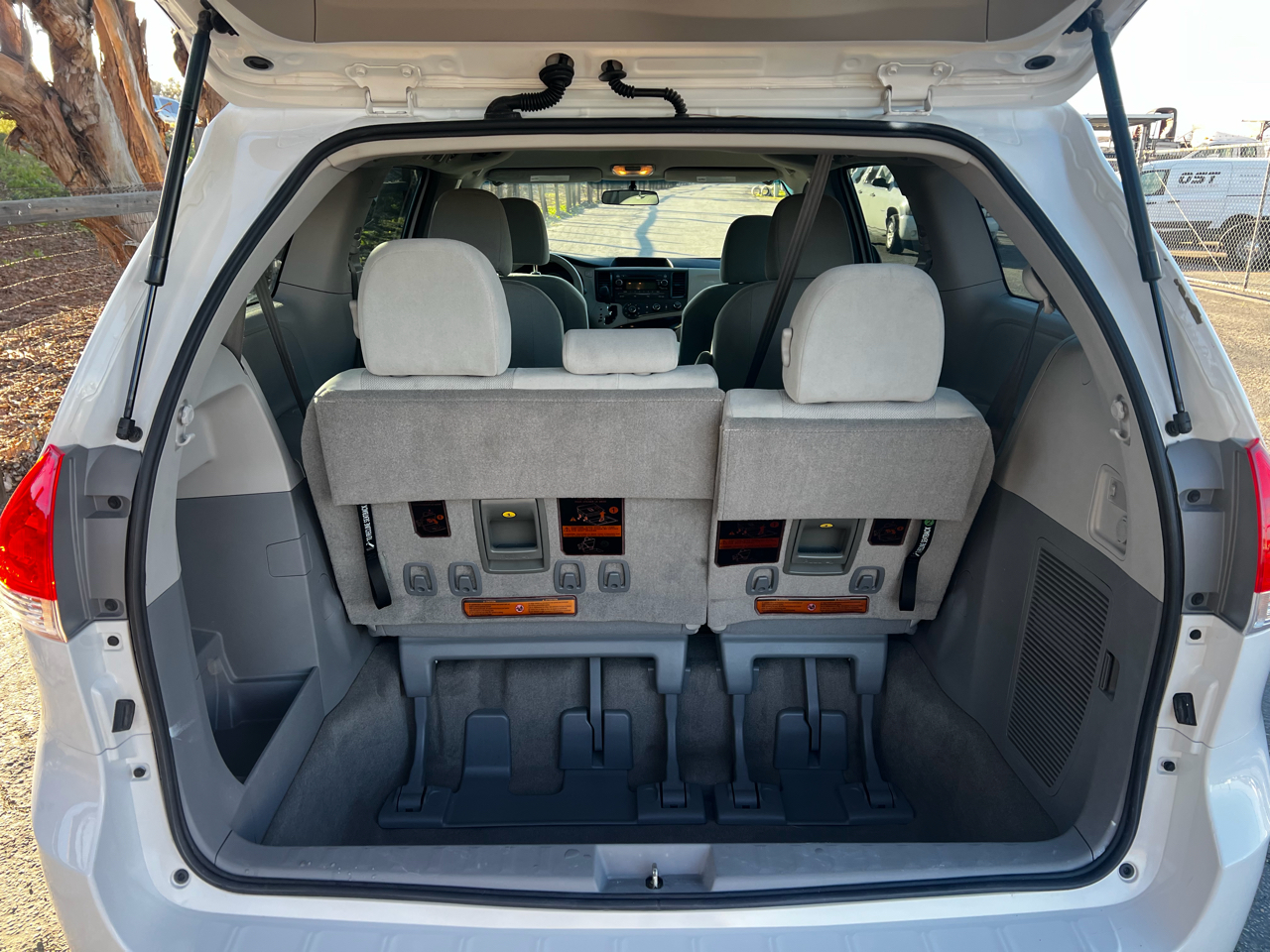 Toyota Sienna FWD 7-Passenger V6 2013