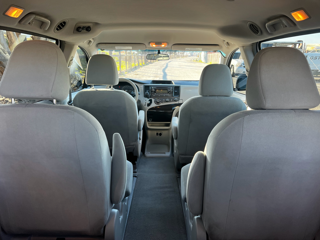 Toyota Sienna FWD 7-Passenger V6 2013