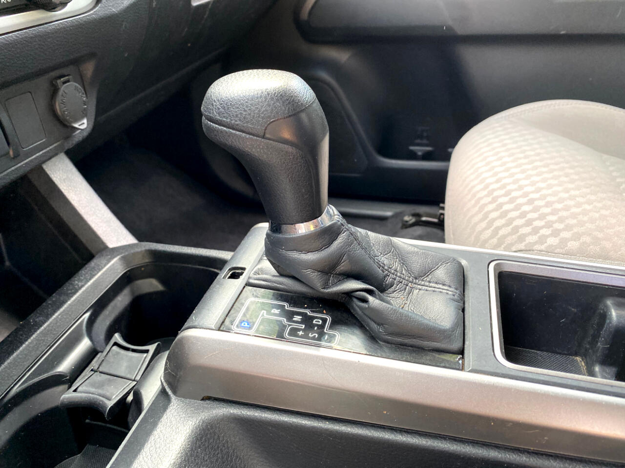 2022 Toyota Tacoma SR5 Double Cab V6 photo 58