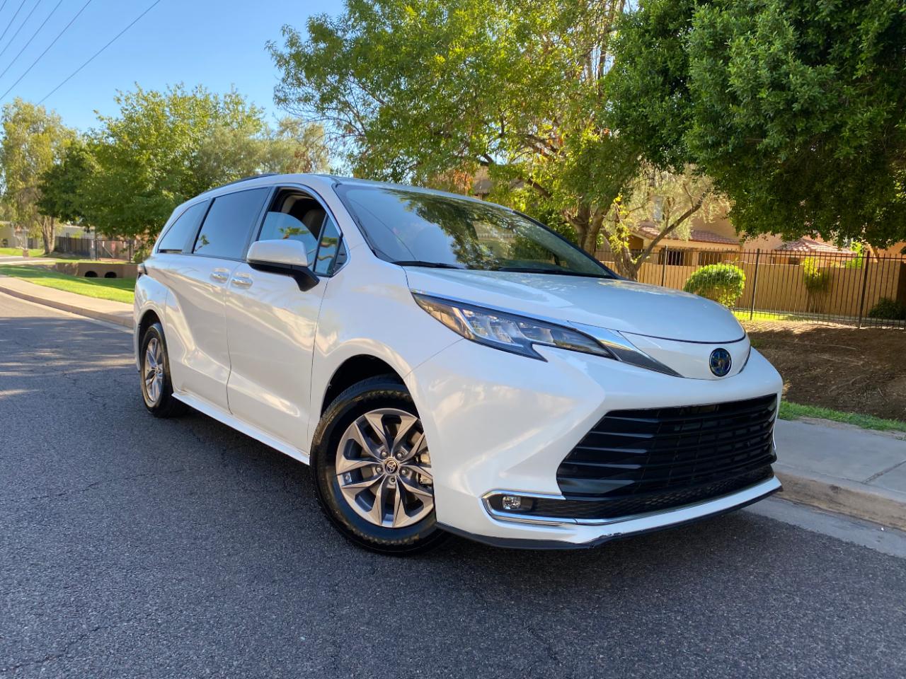 Toyota Sienna XLE FWD 8-Passenger (Natl) 2023