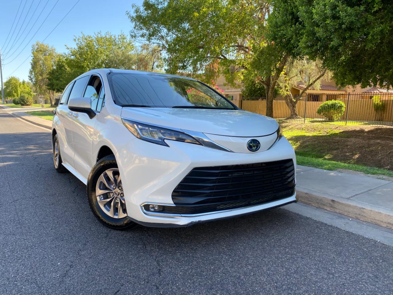 Toyota Sienna XLE FWD 8-Passenger (Natl) 2023