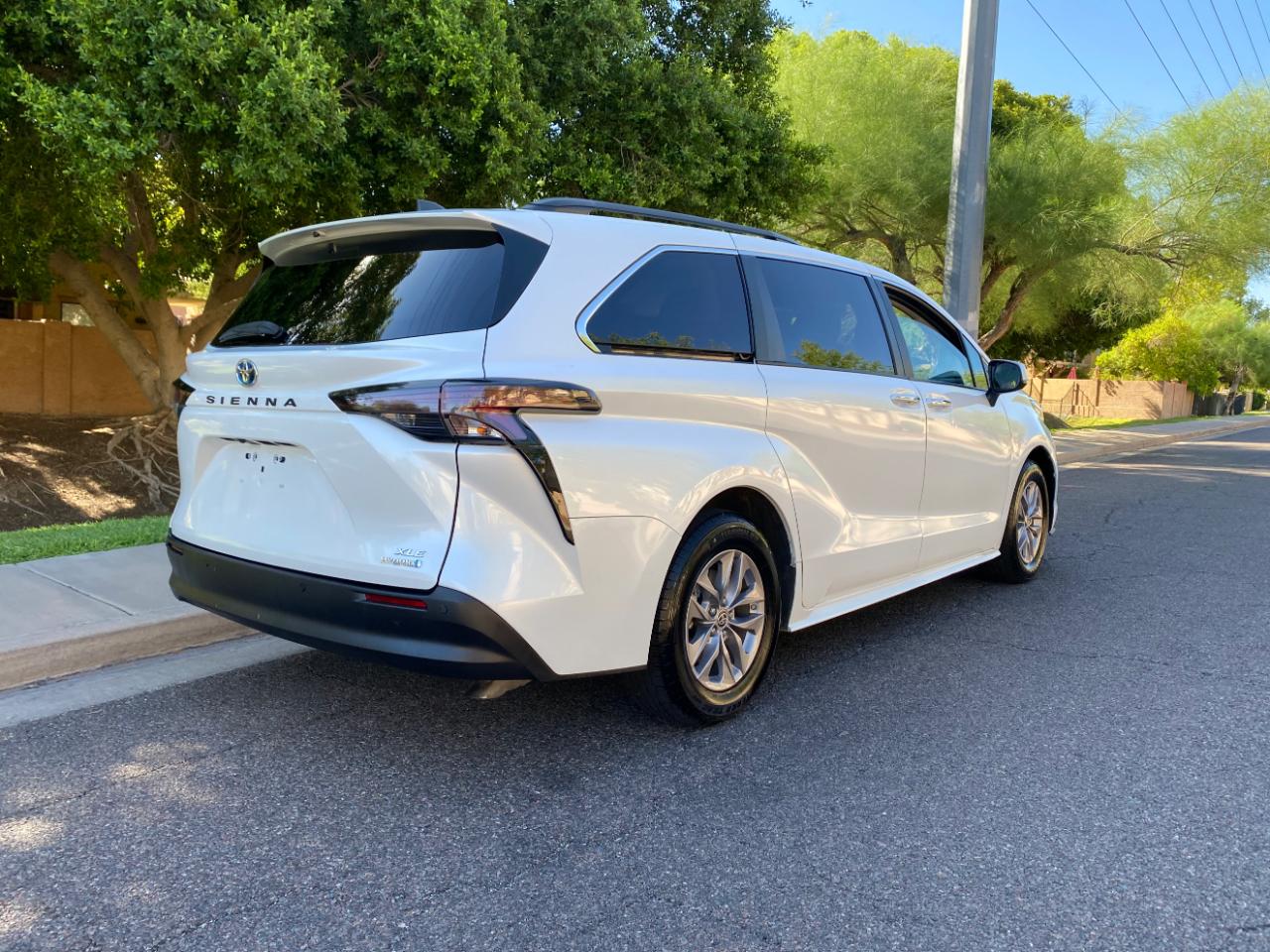 Toyota Sienna XLE FWD 8-Passenger (Natl) 2023