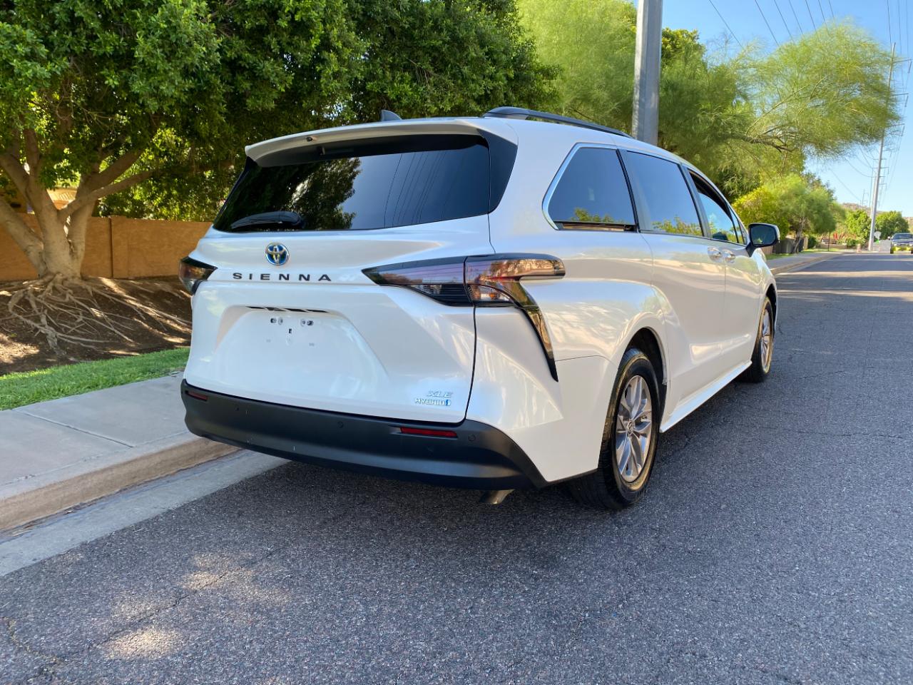 Toyota Sienna XLE FWD 8-Passenger (Natl) 2023