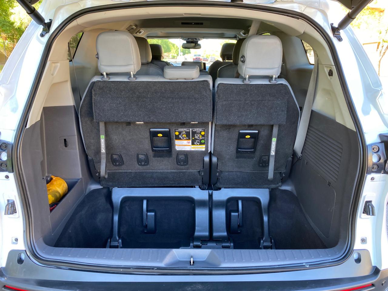 Toyota Sienna XLE FWD 8-Passenger (Natl) 2023