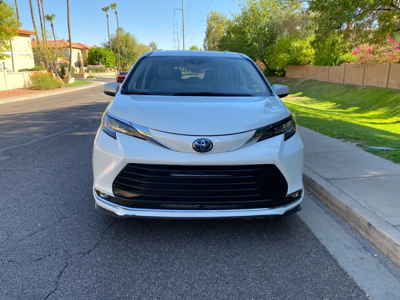 Toyota Sienna XLE FWD 8-Passenger (Natl) 2023