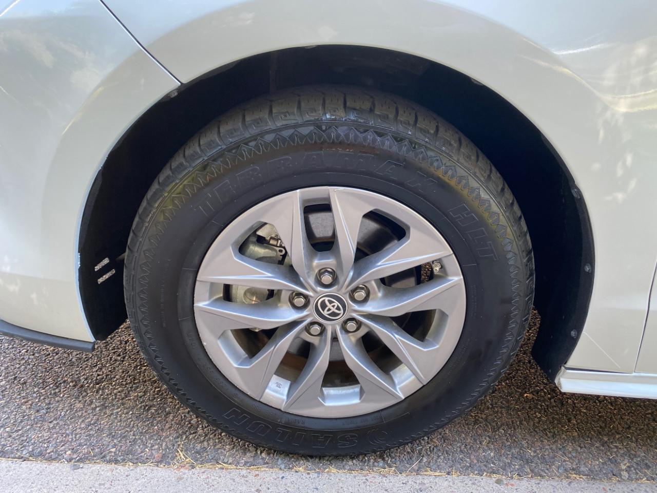 Toyota Sienna XLE FWD 8-Passenger (Natl) 2023