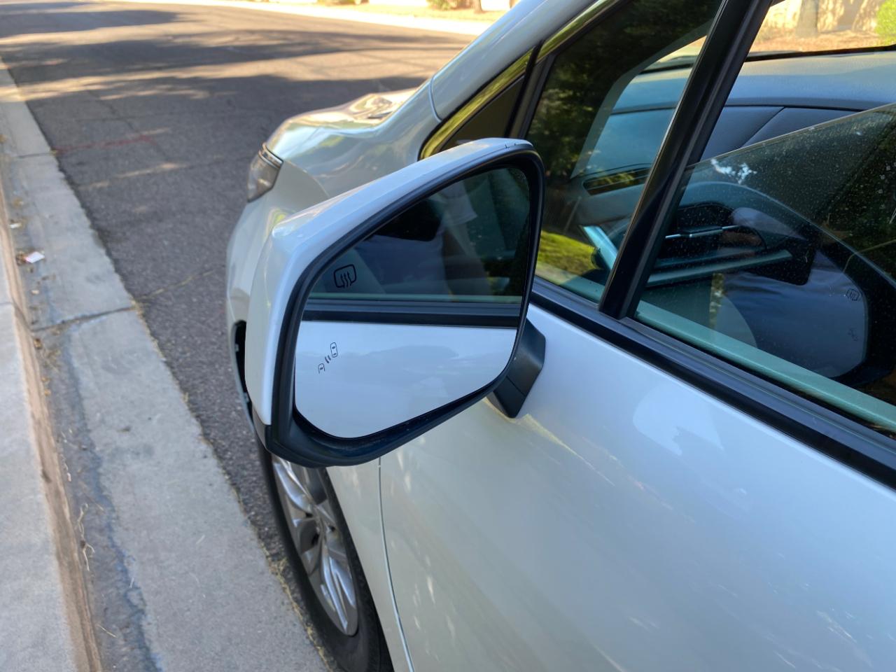 Toyota Sienna XLE FWD 8-Passenger (Natl) 2023