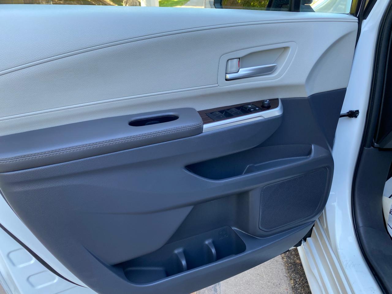 Toyota Sienna XLE FWD 8-Passenger (Natl) 2023