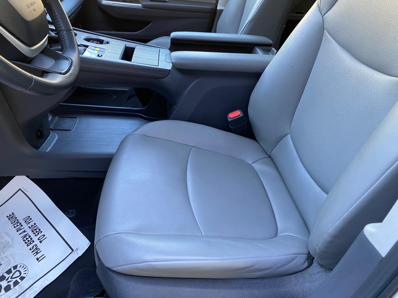 Toyota Sienna XLE FWD 8-Passenger (Natl) 2023