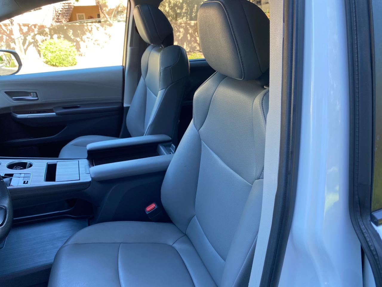 Toyota Sienna XLE FWD 8-Passenger (Natl) 2023