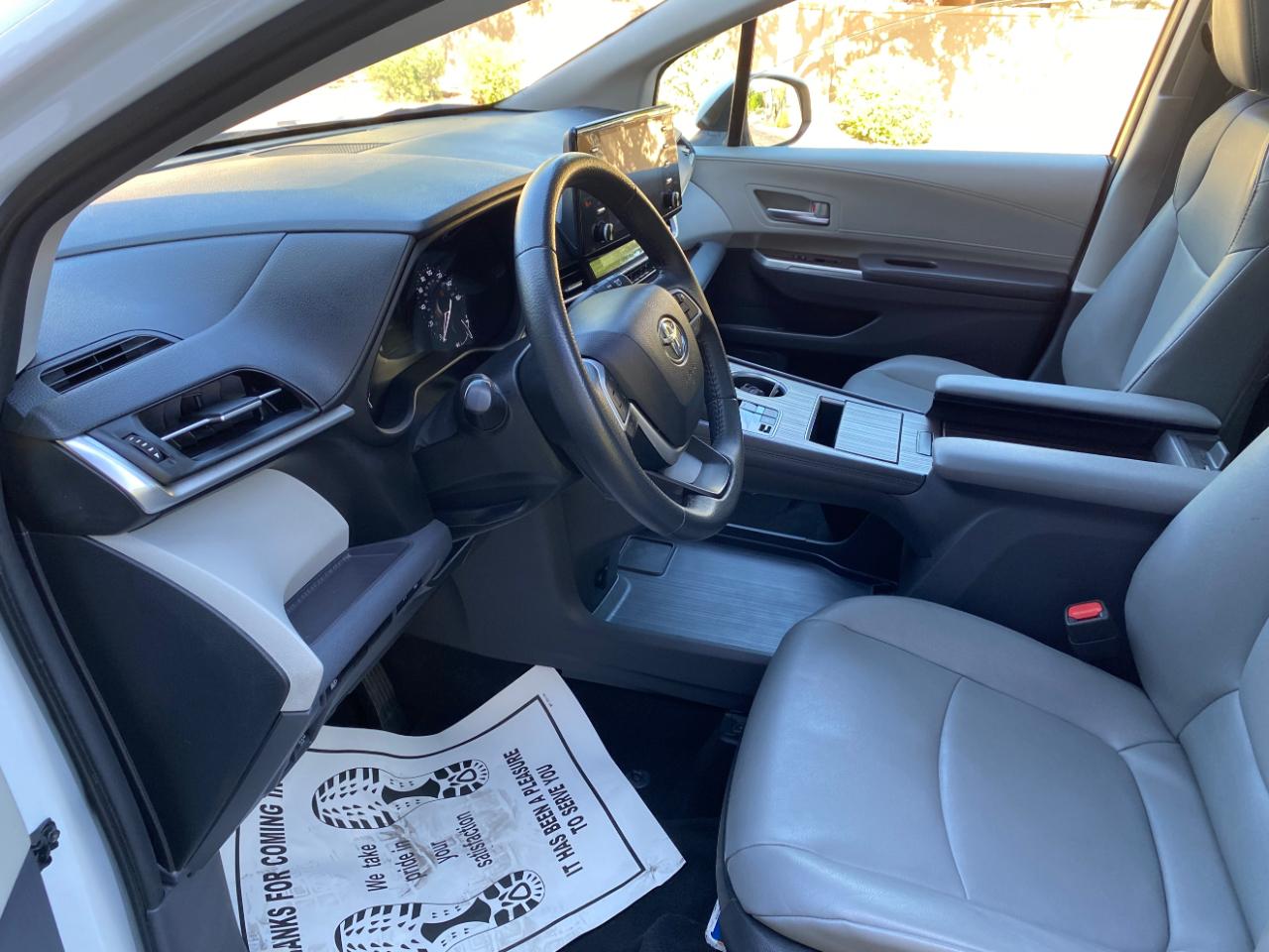 Toyota Sienna XLE FWD 8-Passenger (Natl) 2023