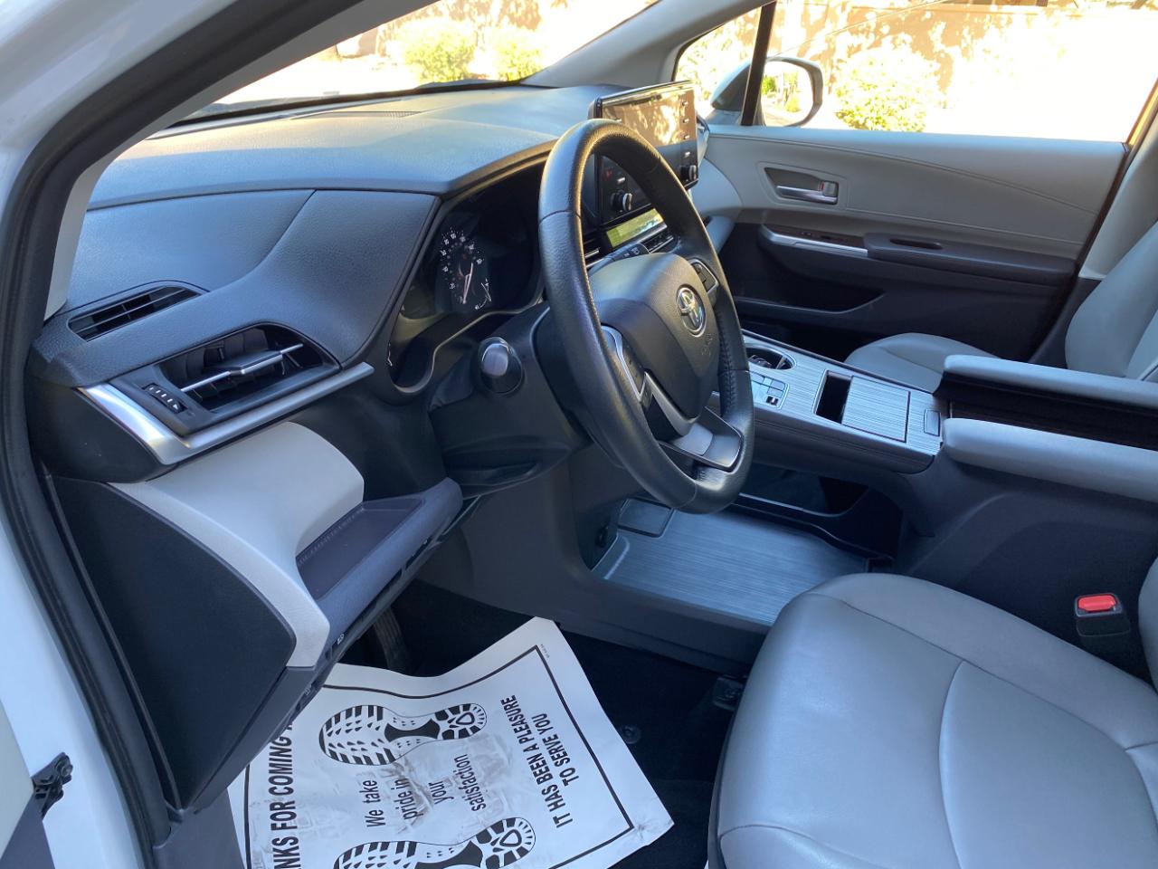 Toyota Sienna XLE FWD 8-Passenger (Natl) 2023