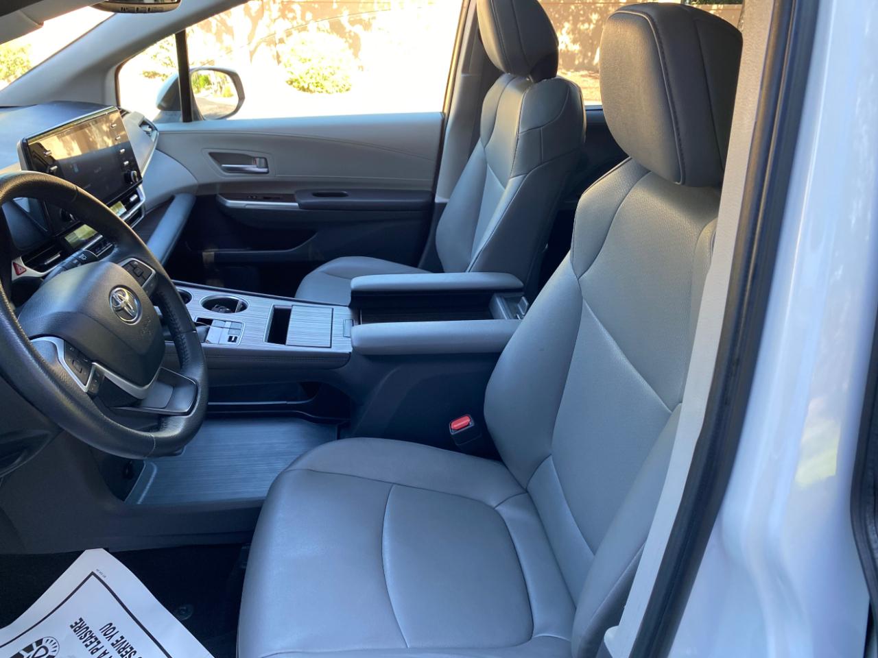 Toyota Sienna XLE FWD 8-Passenger (Natl) 2023