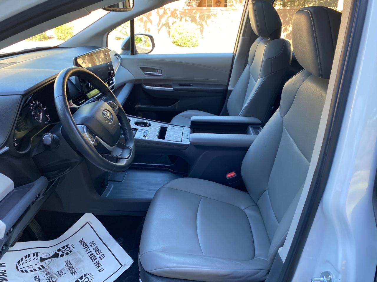 Toyota Sienna XLE FWD 8-Passenger (Natl) 2023