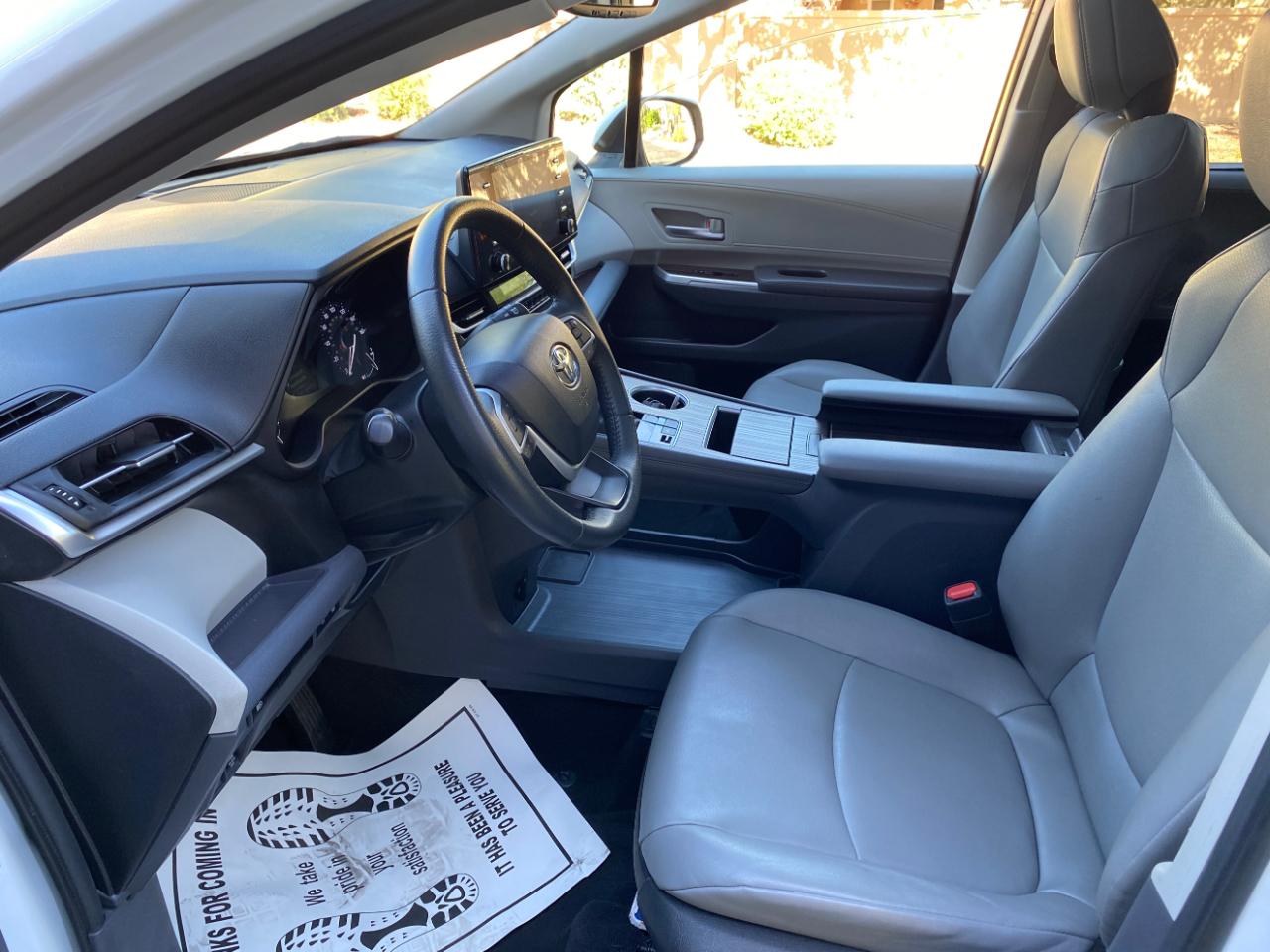 Toyota Sienna XLE FWD 8-Passenger (Natl) 2023