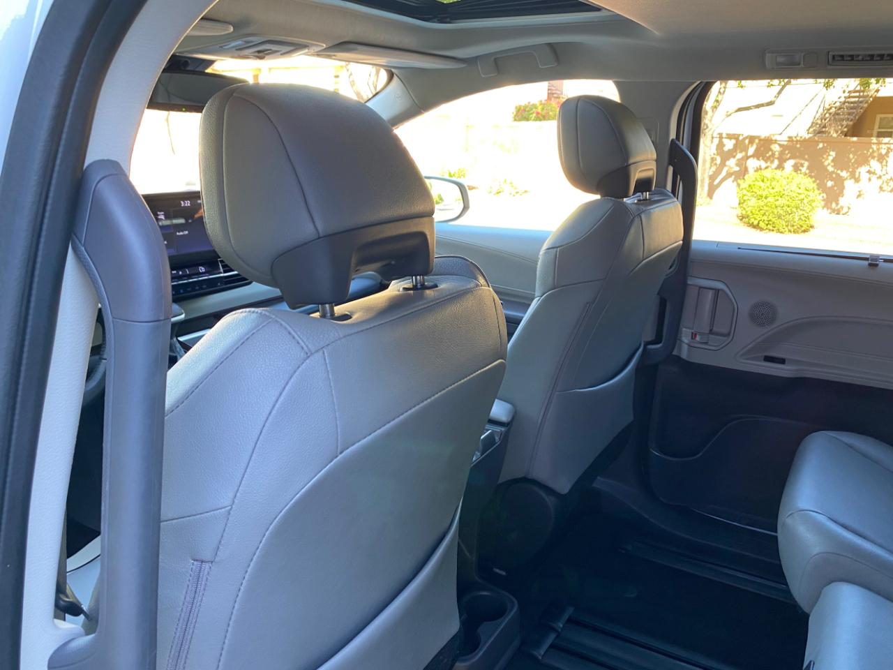 Toyota Sienna XLE FWD 8-Passenger (Natl) 2023