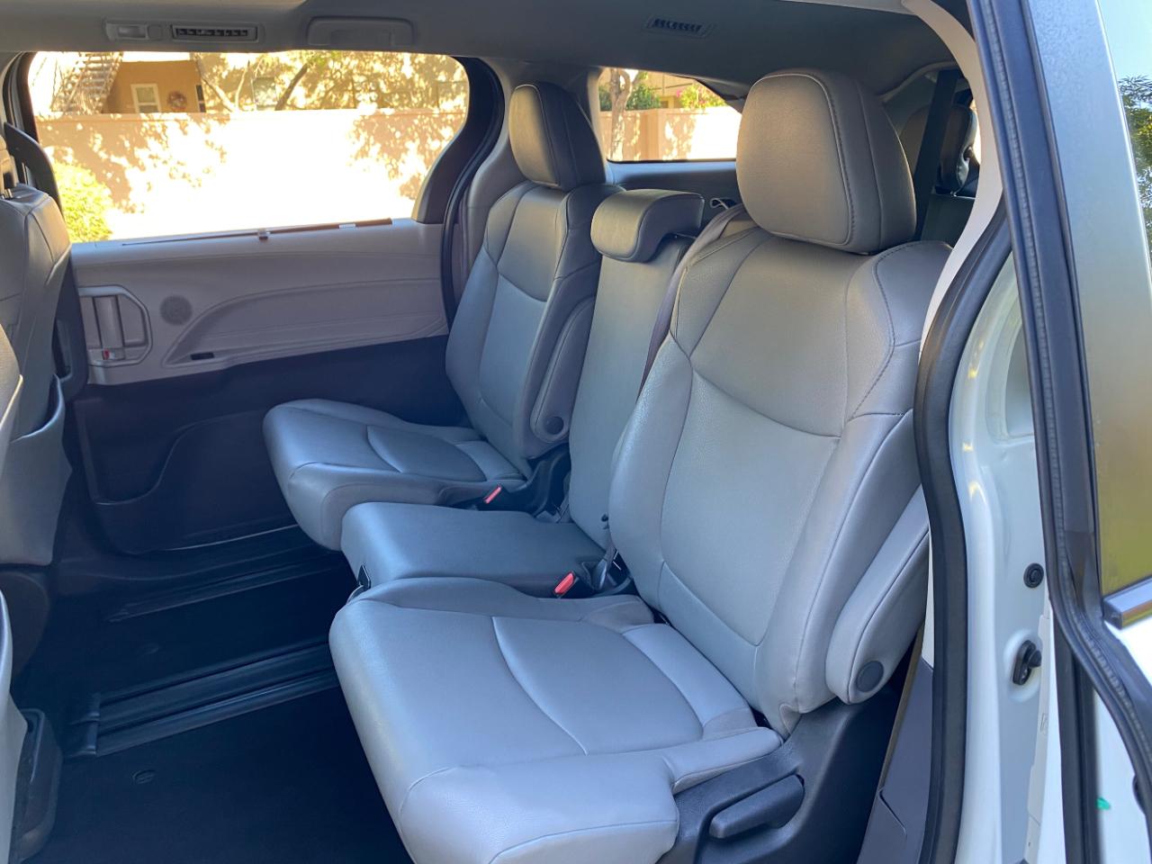 Toyota Sienna XLE FWD 8-Passenger (Natl) 2023