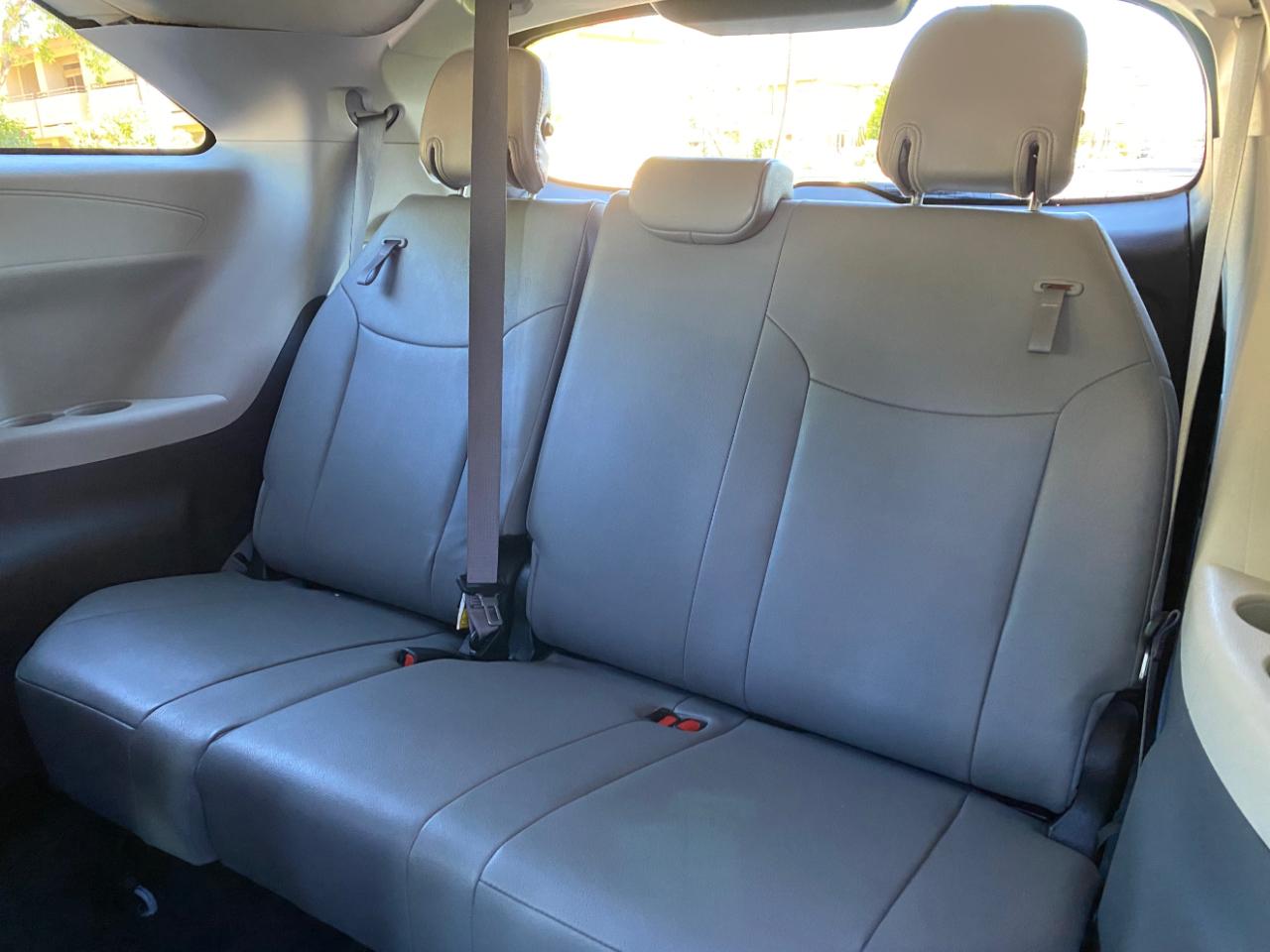 Toyota Sienna XLE FWD 8-Passenger (Natl) 2023