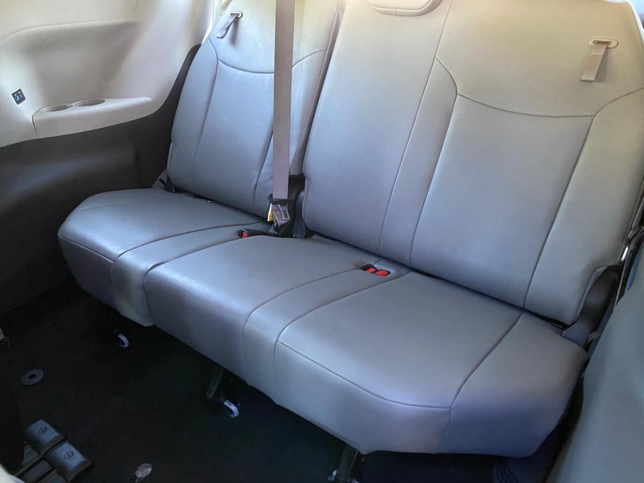 Toyota Sienna XLE FWD 8-Passenger (Natl) 2023