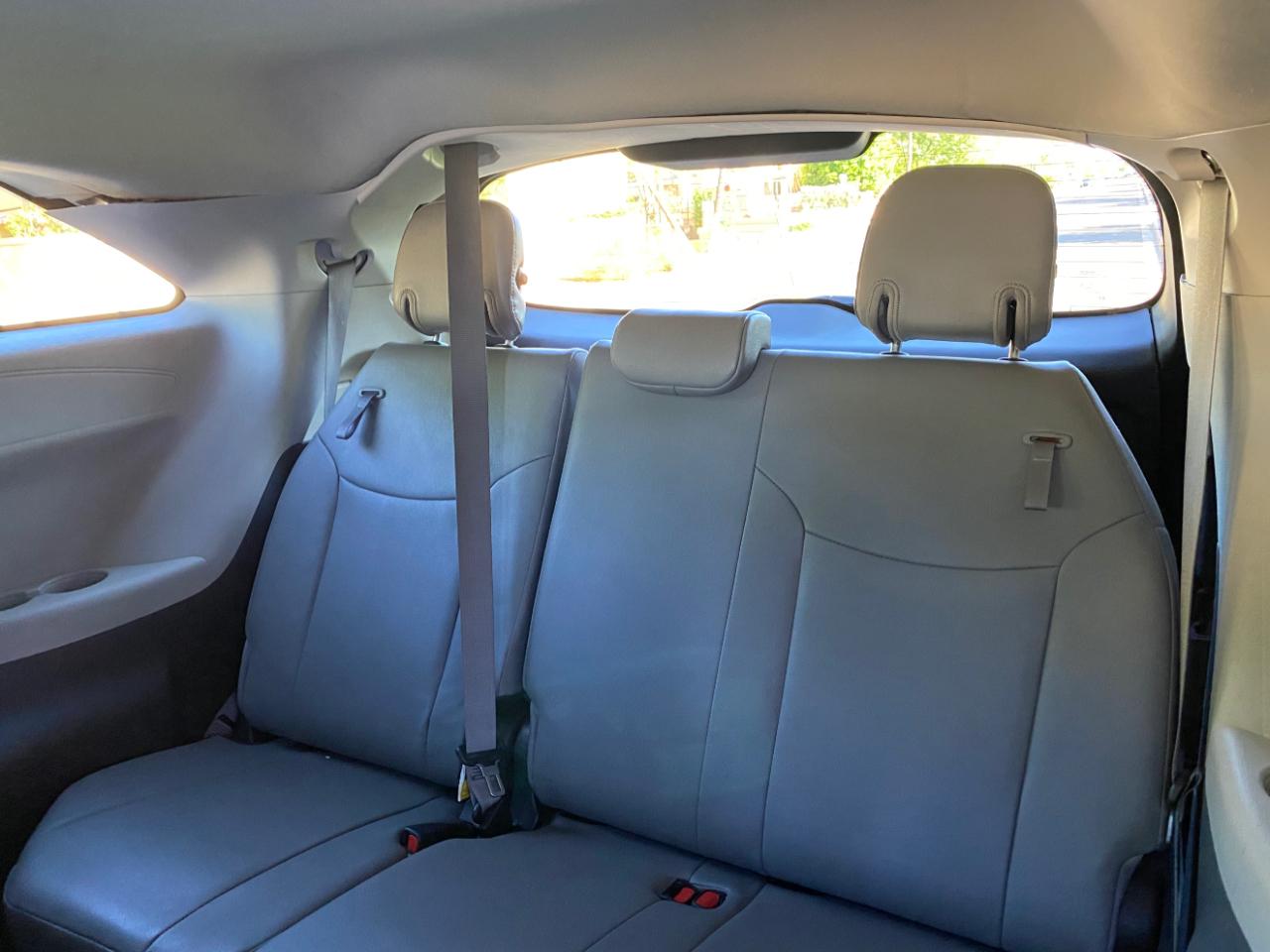 Toyota Sienna XLE FWD 8-Passenger (Natl) 2023