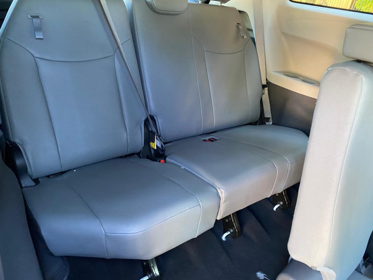 Toyota Sienna XLE FWD 8-Passenger (Natl) 2023