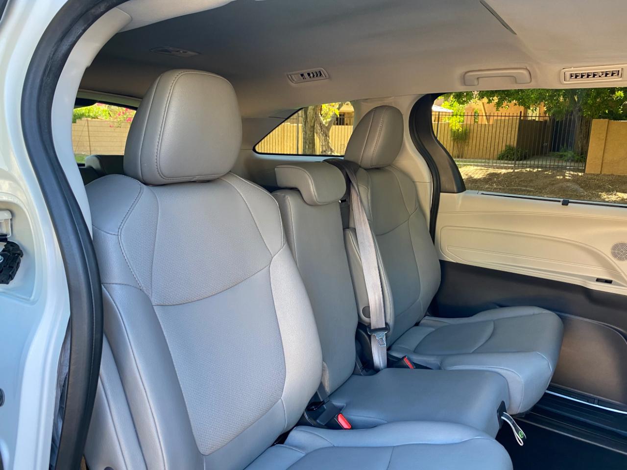 Toyota Sienna XLE FWD 8-Passenger (Natl) 2023