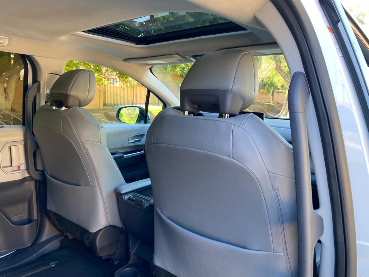 Toyota Sienna XLE FWD 8-Passenger (Natl) 2023