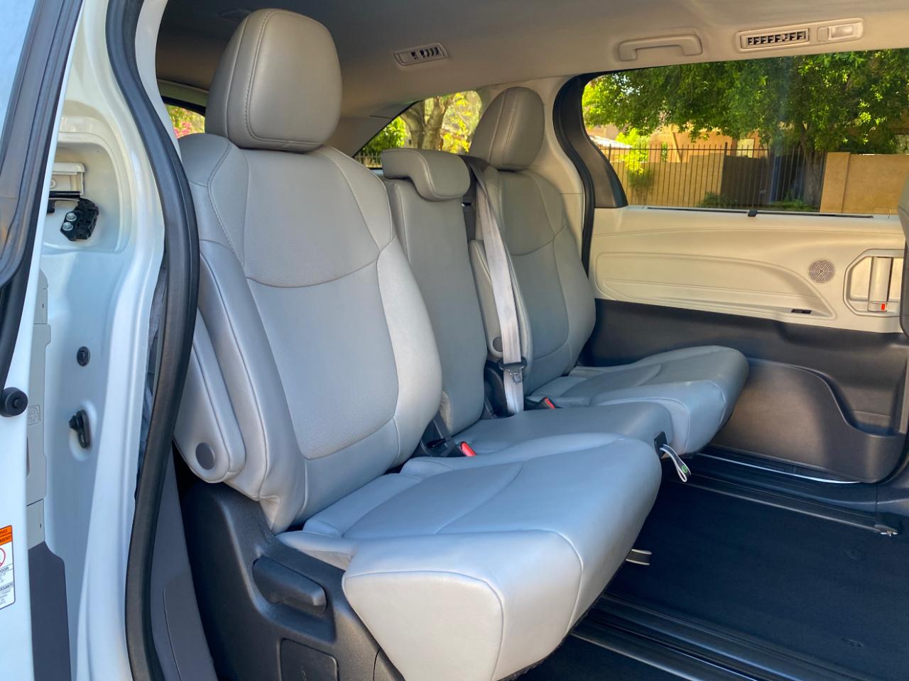 Toyota Sienna XLE FWD 8-Passenger (Natl) 2023