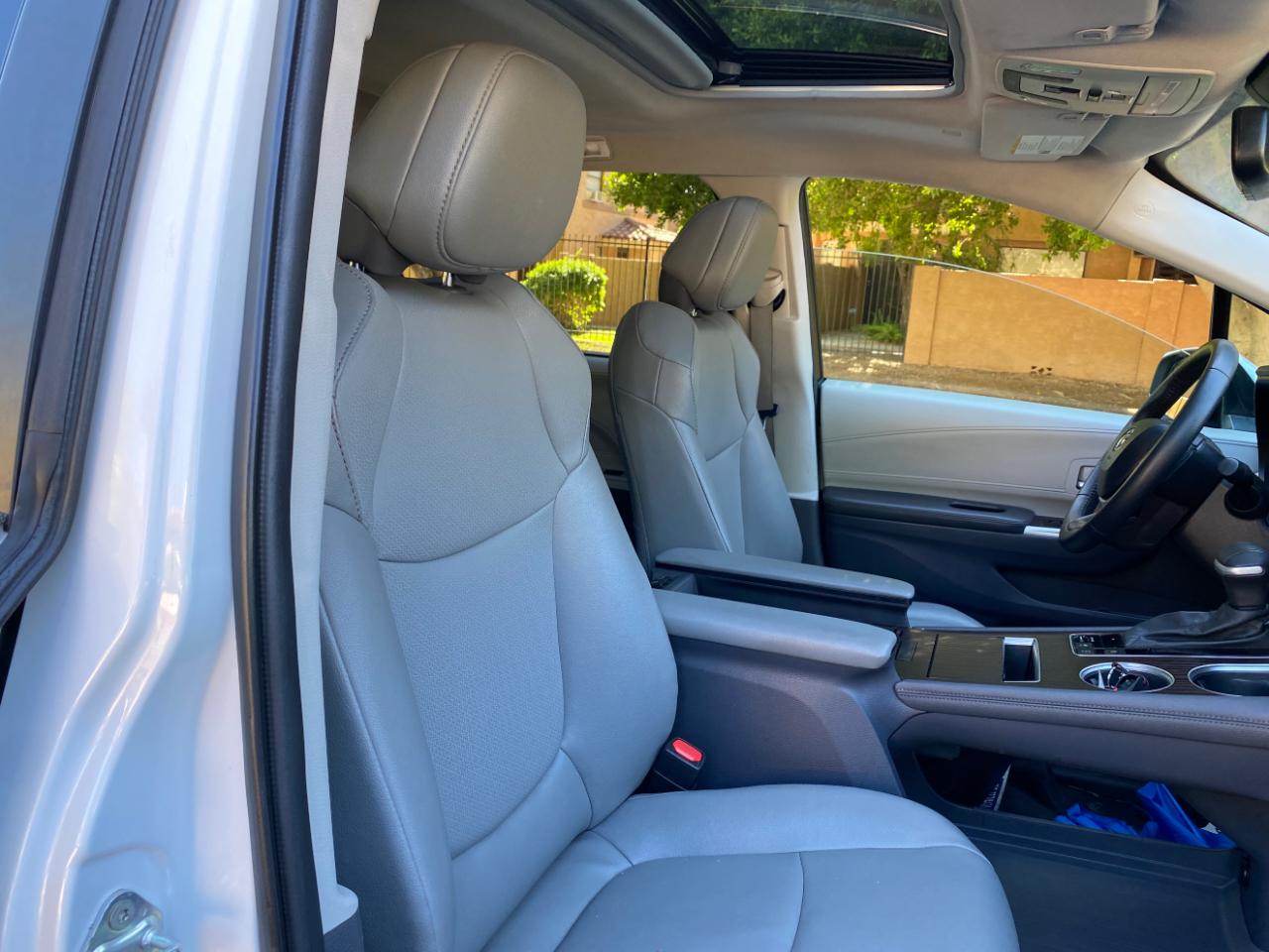 Toyota Sienna XLE FWD 8-Passenger (Natl) 2023