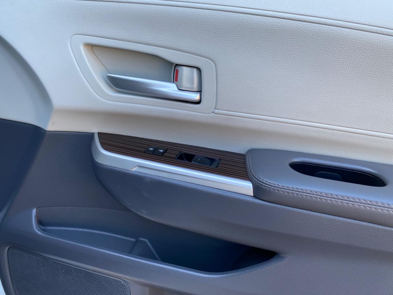 Toyota Sienna XLE FWD 8-Passenger (Natl) 2023