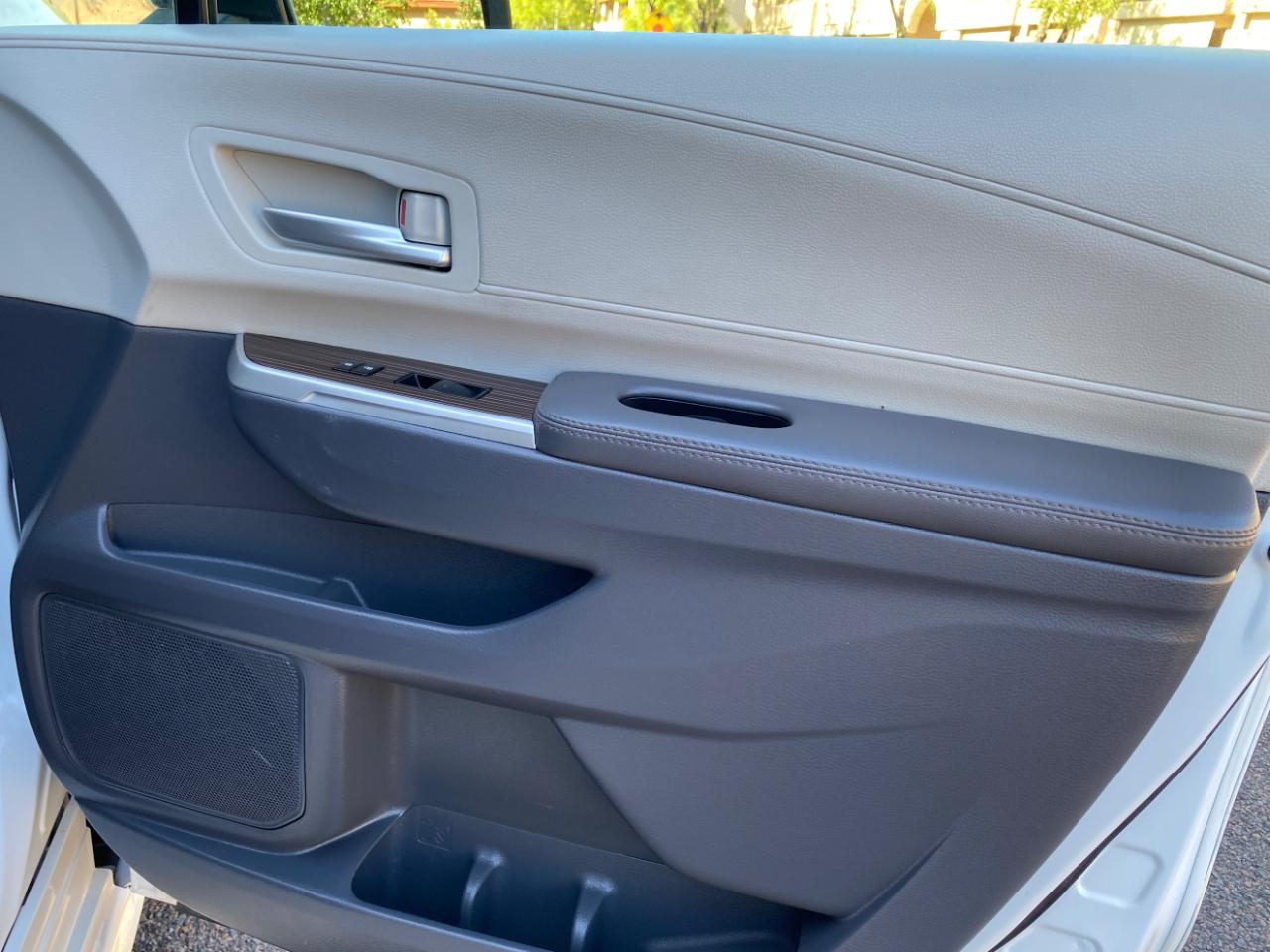 Toyota Sienna XLE FWD 8-Passenger (Natl) 2023