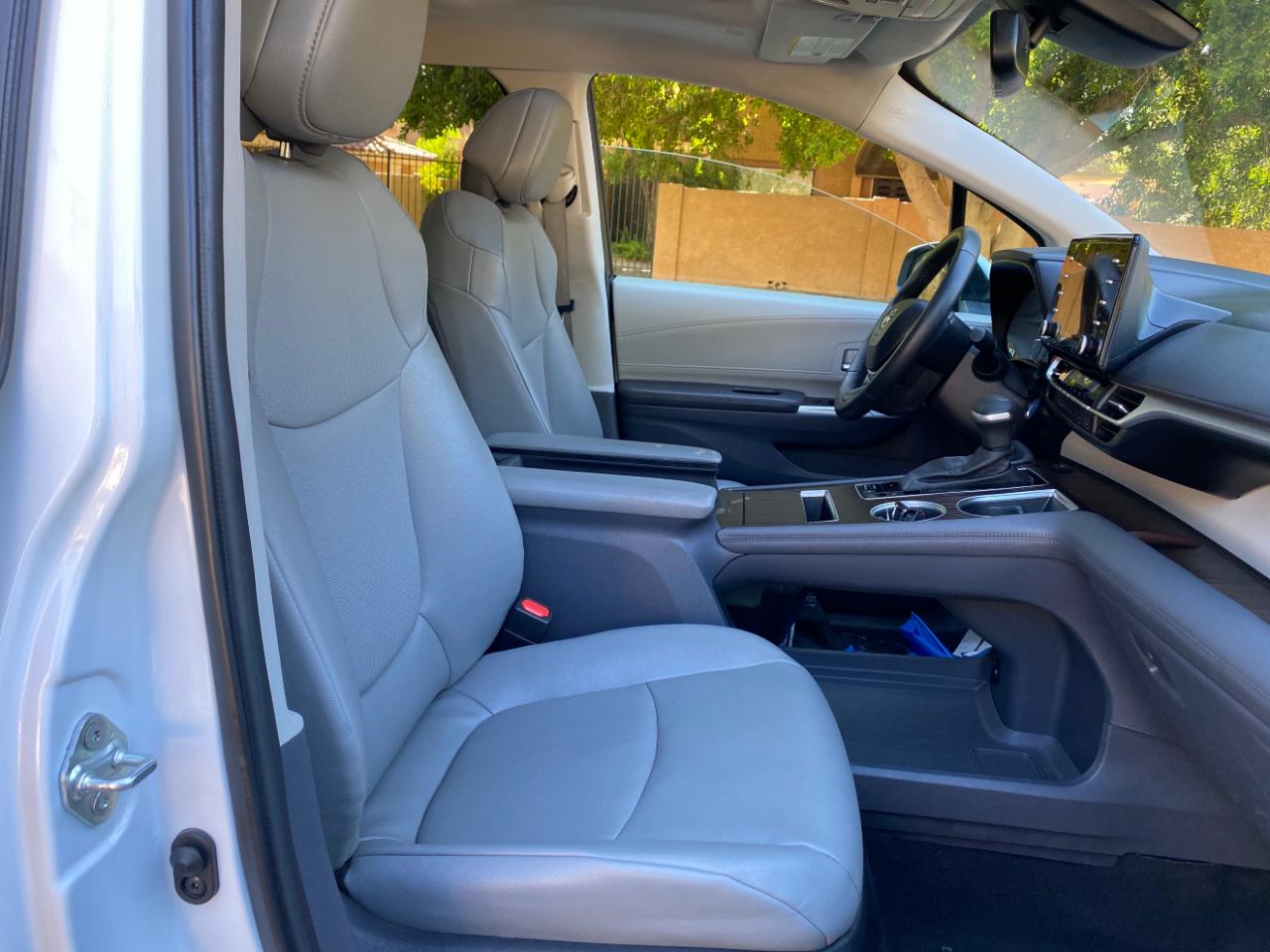 Toyota Sienna XLE FWD 8-Passenger (Natl) 2023