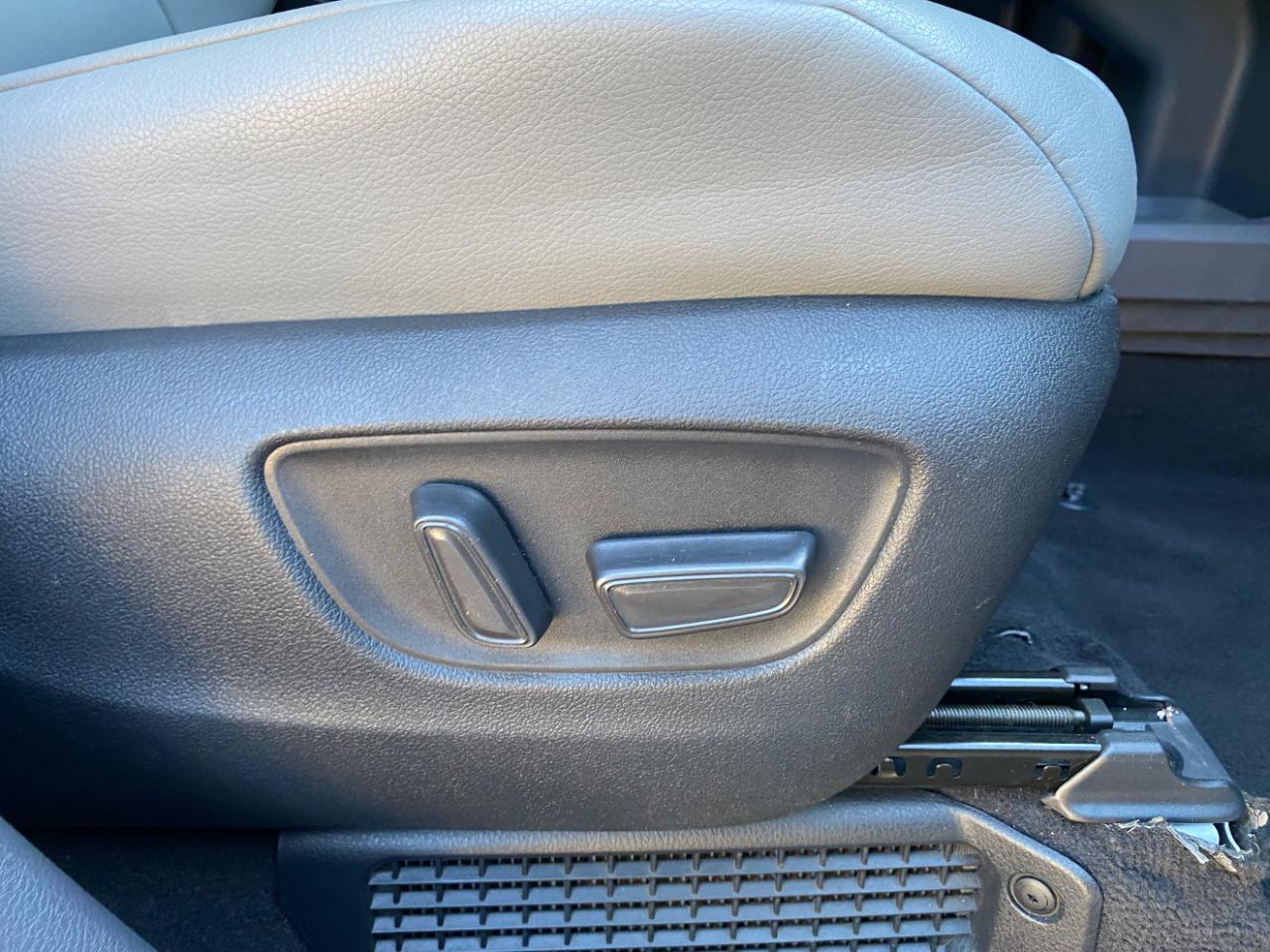 Toyota Sienna XLE FWD 8-Passenger (Natl) 2023