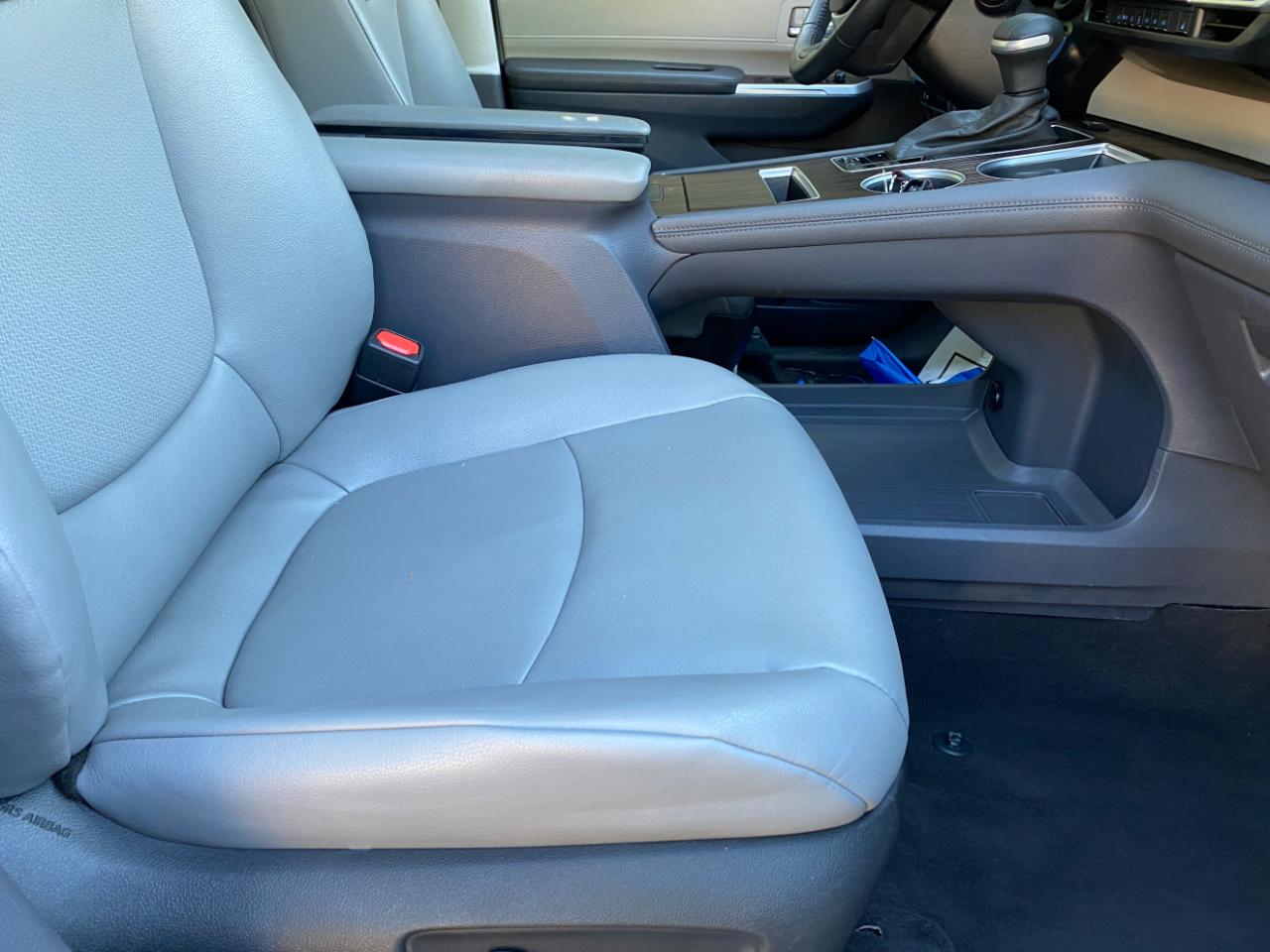 Toyota Sienna XLE FWD 8-Passenger (Natl) 2023