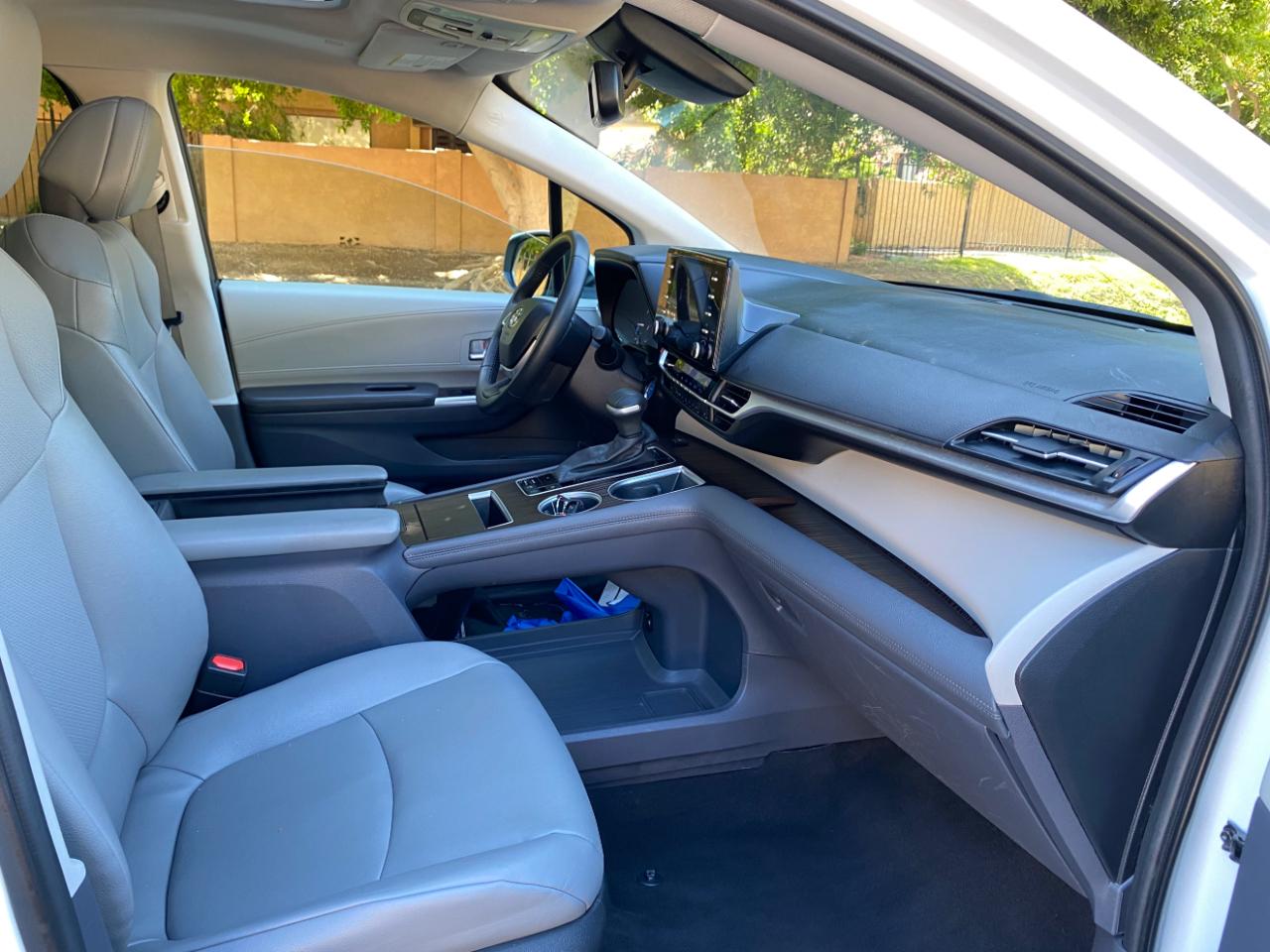 Toyota Sienna XLE FWD 8-Passenger (Natl) 2023