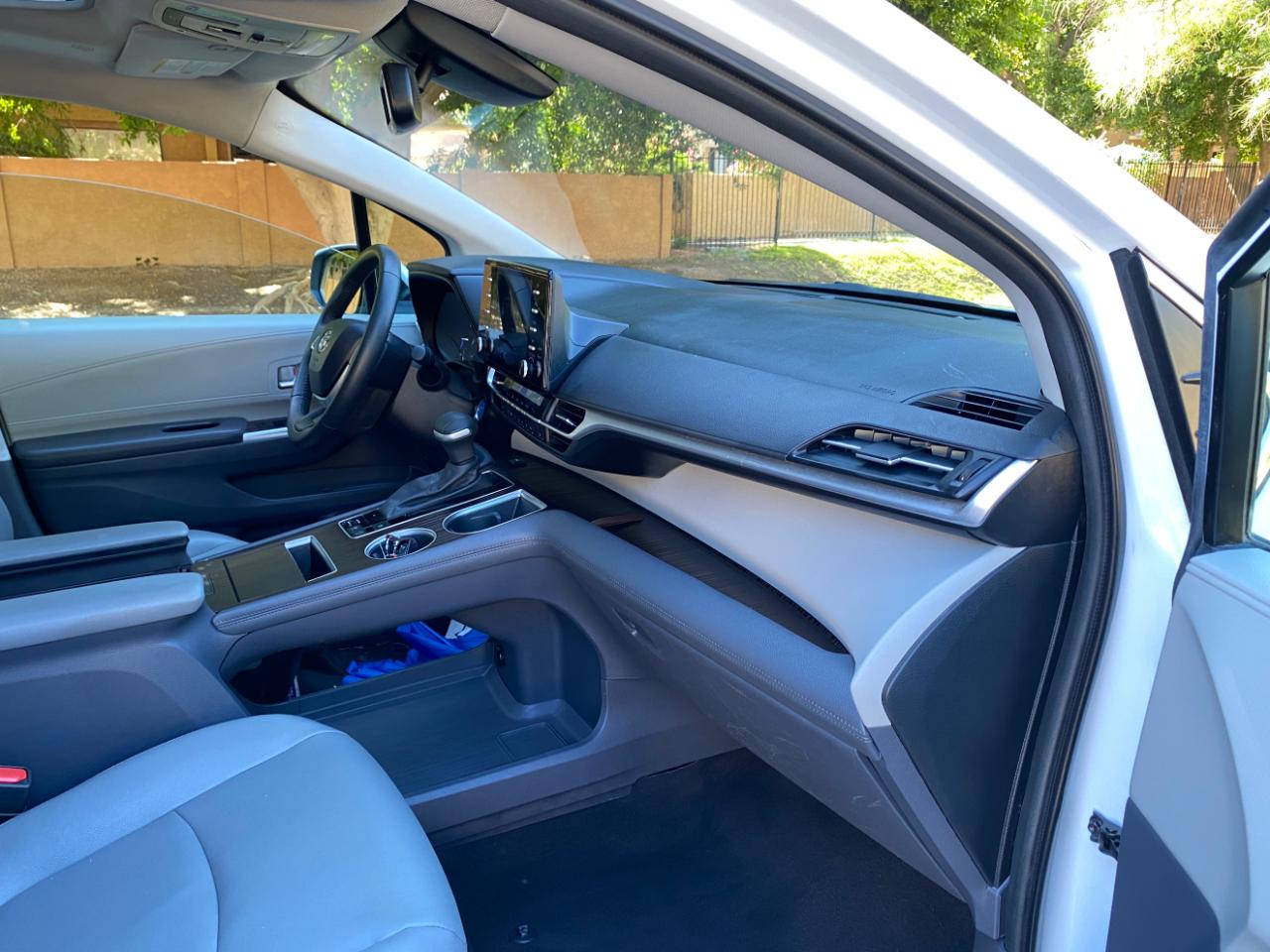 Toyota Sienna XLE FWD 8-Passenger (Natl) 2023