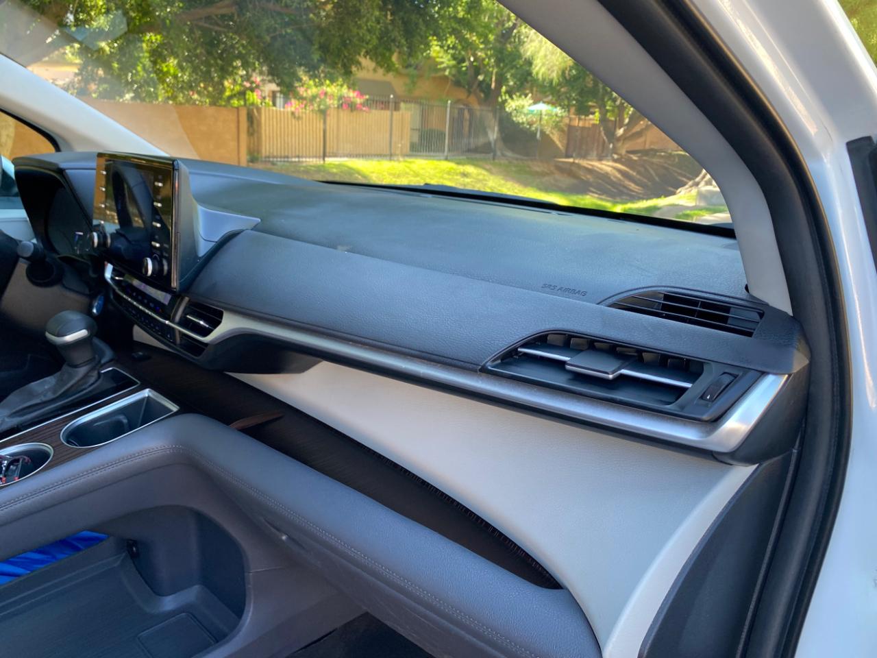 Toyota Sienna XLE FWD 8-Passenger (Natl) 2023