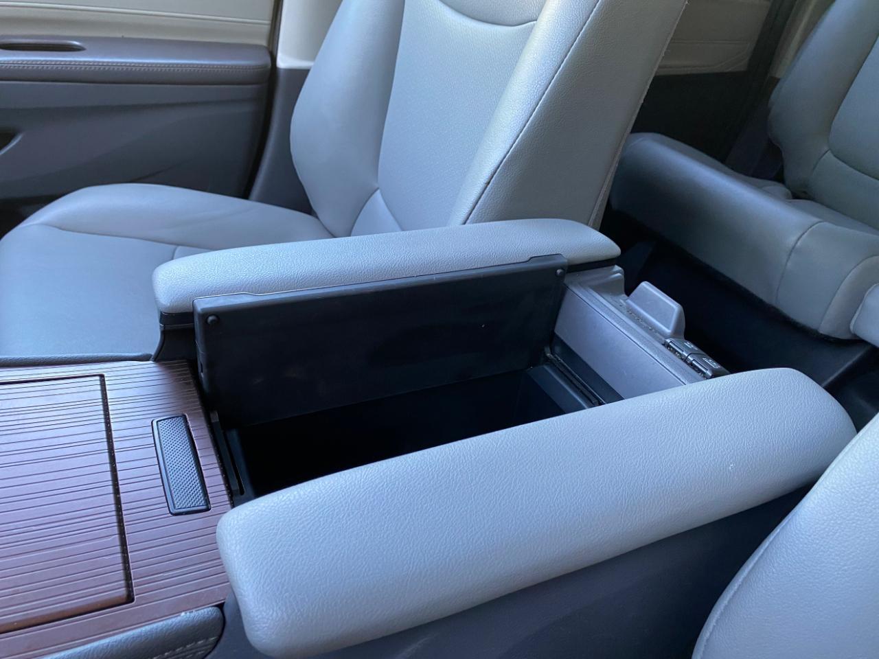 Toyota Sienna XLE FWD 8-Passenger (Natl) 2023