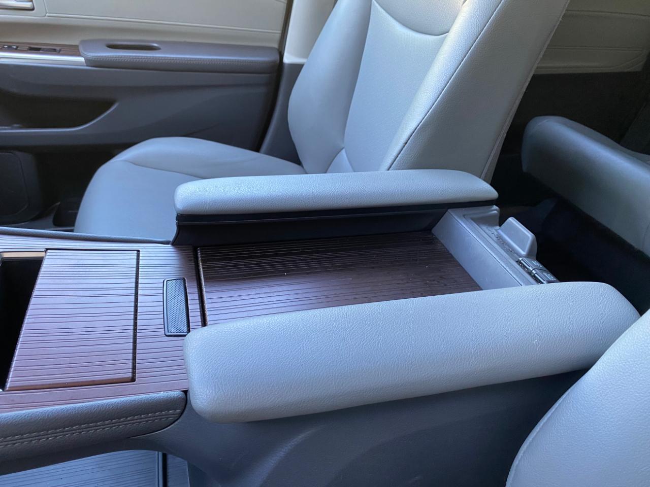 Toyota Sienna XLE FWD 8-Passenger (Natl) 2023