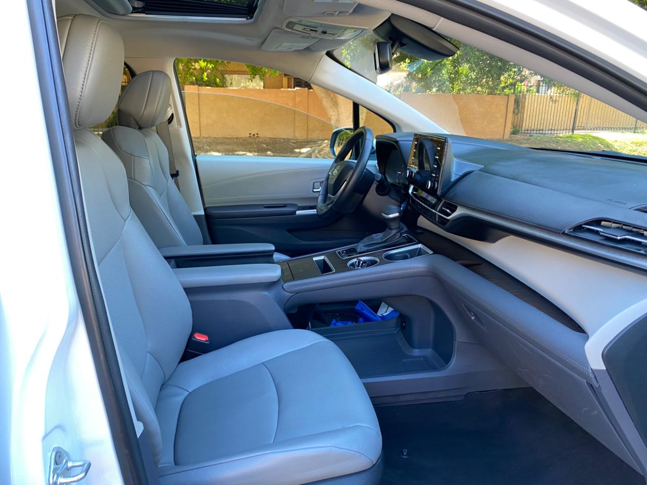 Toyota Sienna XLE FWD 8-Passenger (Natl) 2023